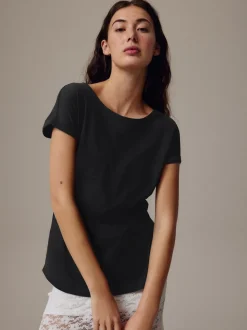 Zwart - T-shirt met kapmouwtjes
