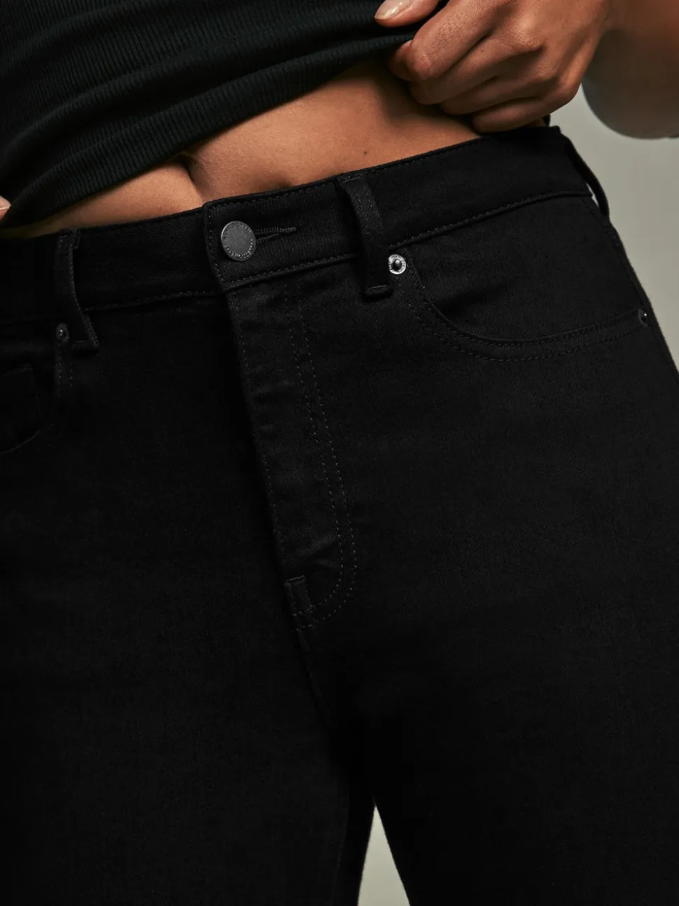 Zwart - Zandloper superzachte jeans met uitlopende pijpen