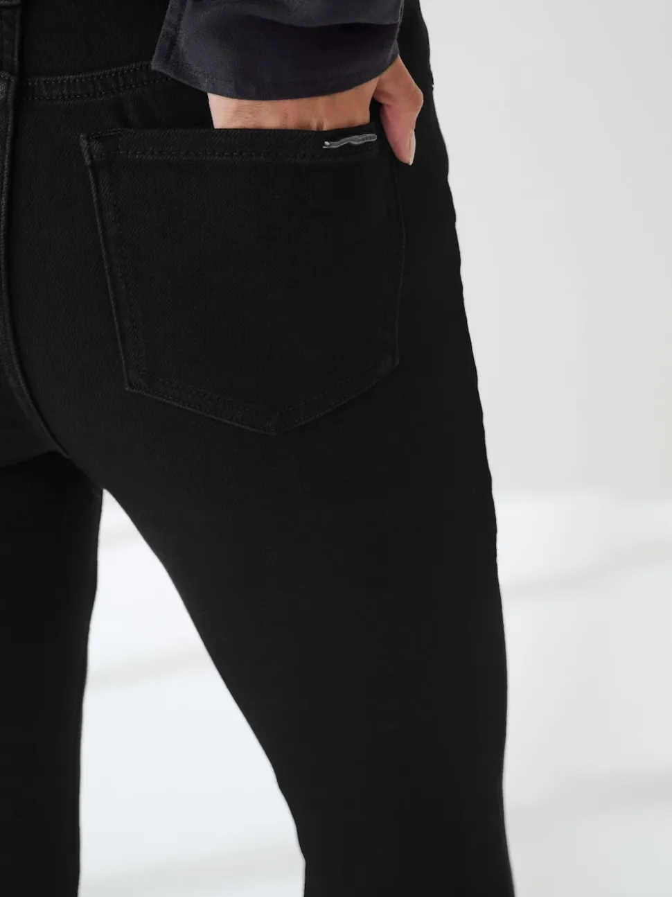 Zwart - Zandloper superzachte jeans met uitlopende pijpen