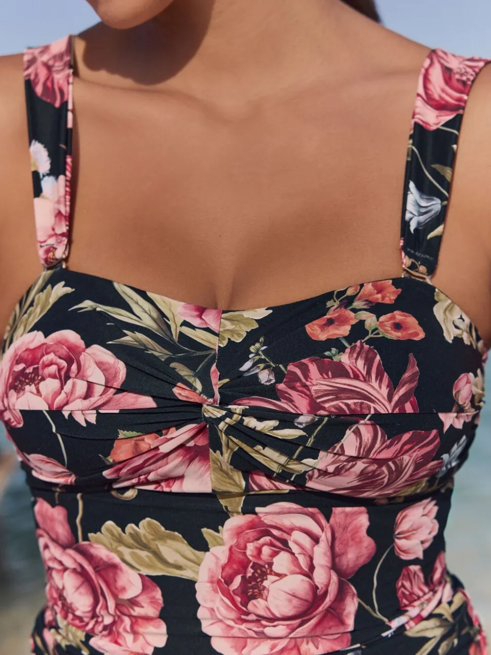 Zwart bloemenprint - Figuurverbeterende bandeautankinitop met brede bandjes