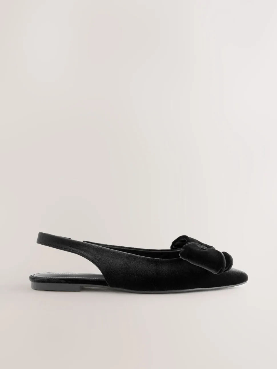 Zwart fluweel - Forever Comfort® ballerina's met strik, spitse neus en hielbandje