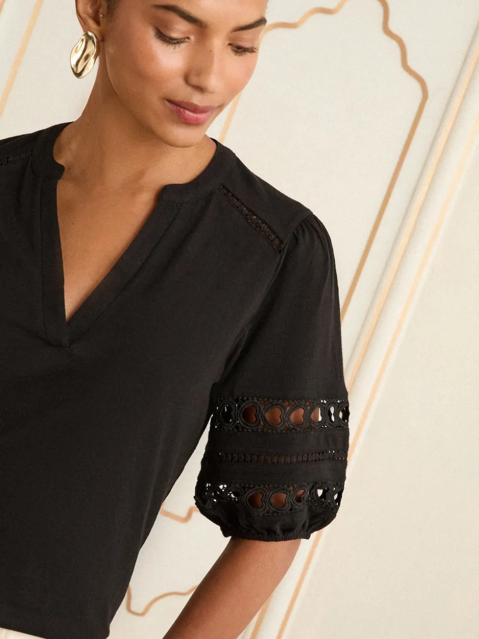 Zwart hartvormige kant inzetstuk - Love & Roses V-hals jersey T-shirt