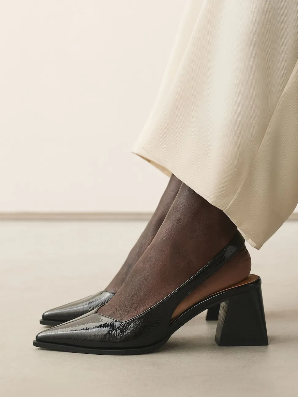 Zwart lak - Forever Comfort® Pointed Toe Slingback Block Heels