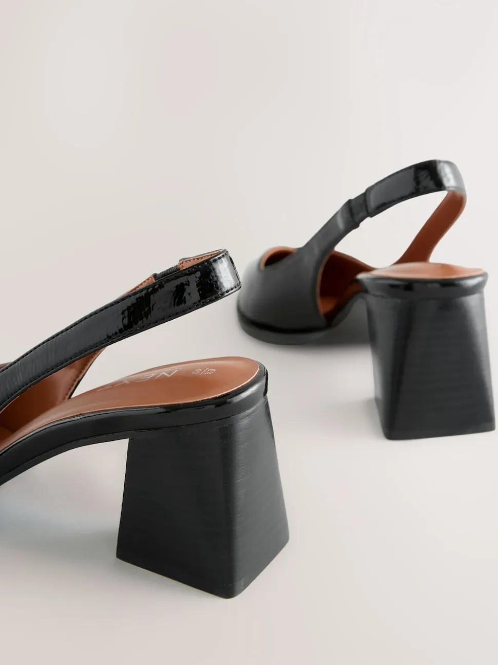 Zwart lak - Forever Comfort® Pointed Toe Slingback Block Heels