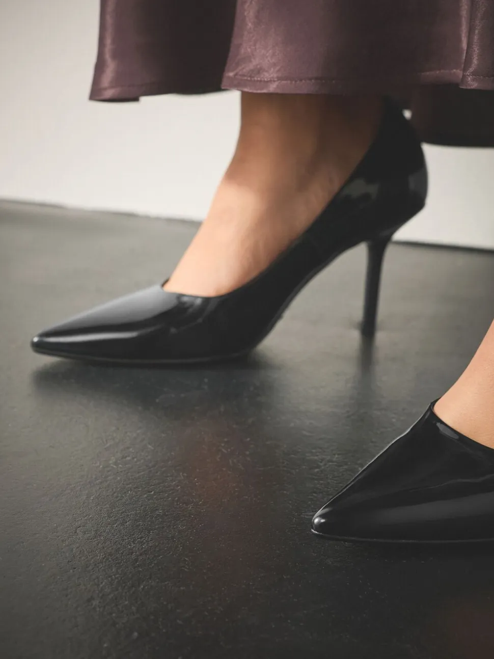 Zwart lak - Forever Comfort® Point Toe Court Heels