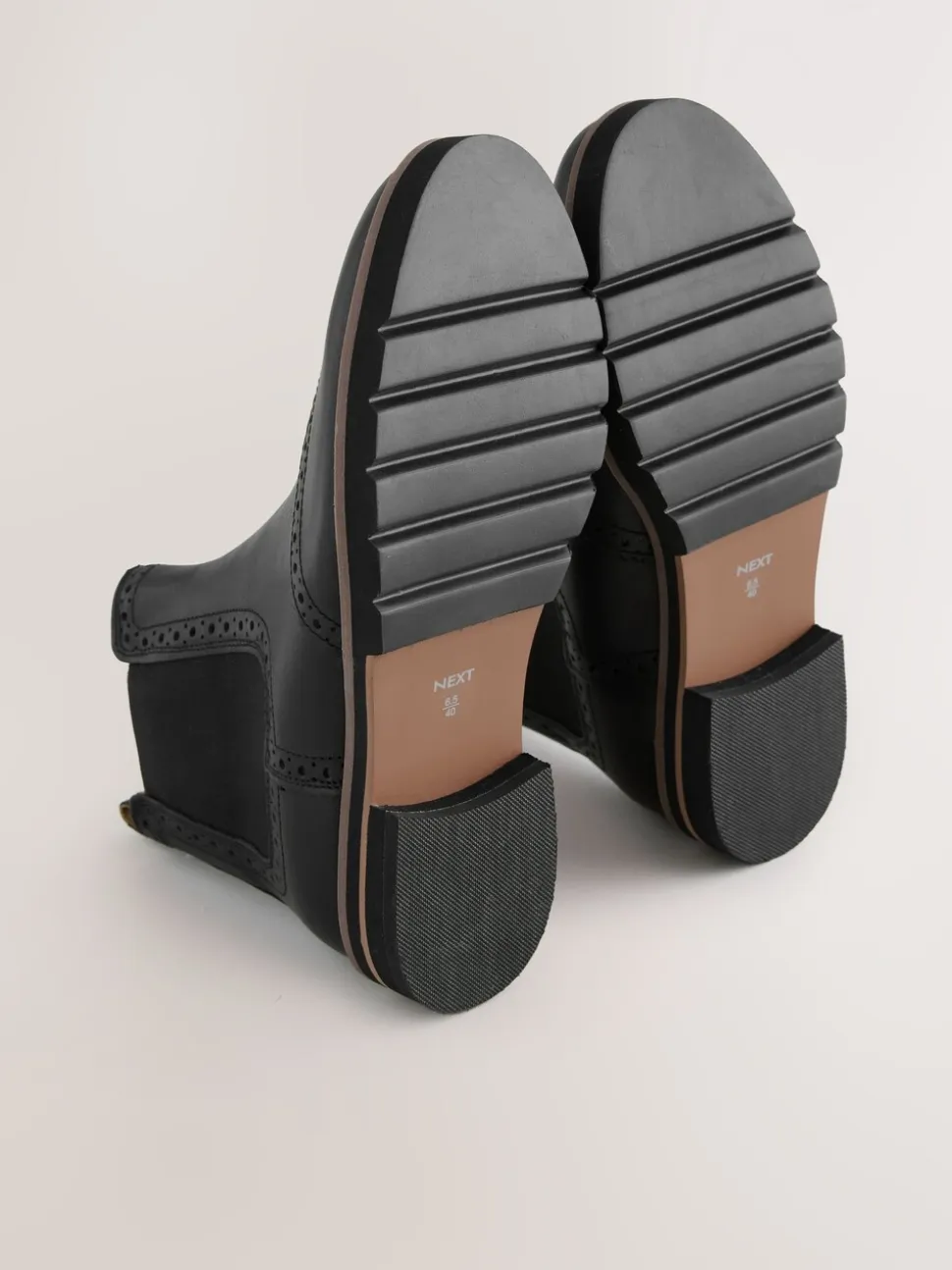 Zwart leer - Forever Comfort® Brogue Detail Chelsea Boots