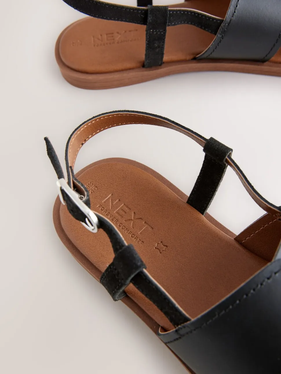 Zwart leer - Gestikte sandalen met hielbandje