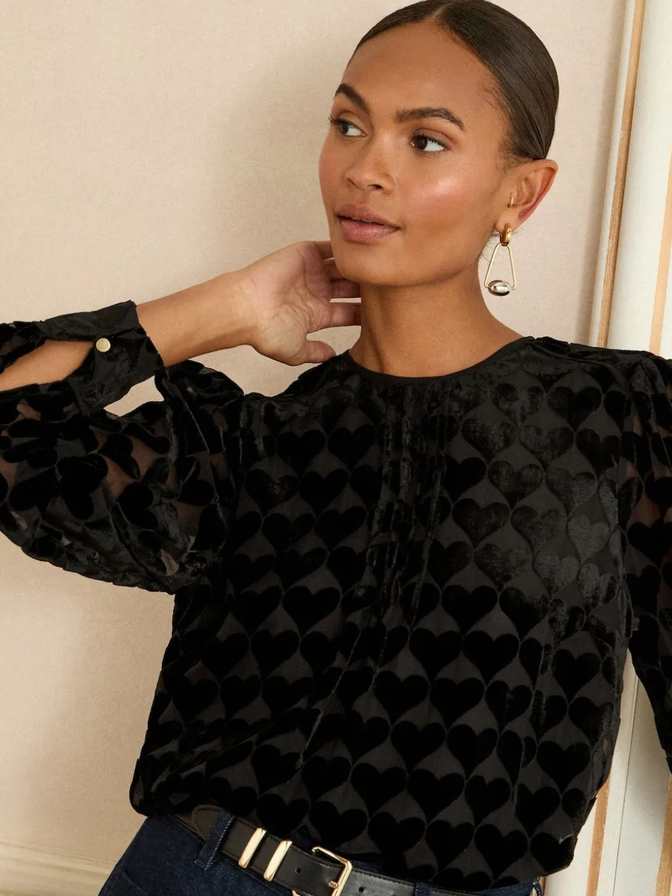 Zwart met hartjesprint - Love & Roses Crew Neck Long Sleeve Burnout Blouse