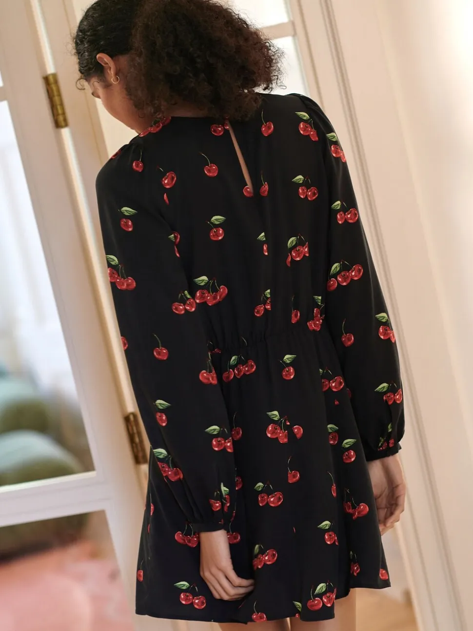 Zwart met kersenprint - Mini Long Sleeve A-Line Seam Detail Dress