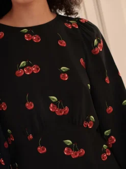 Zwart met kersenprint - Mini Long Sleeve A-Line Seam Detail Dress
