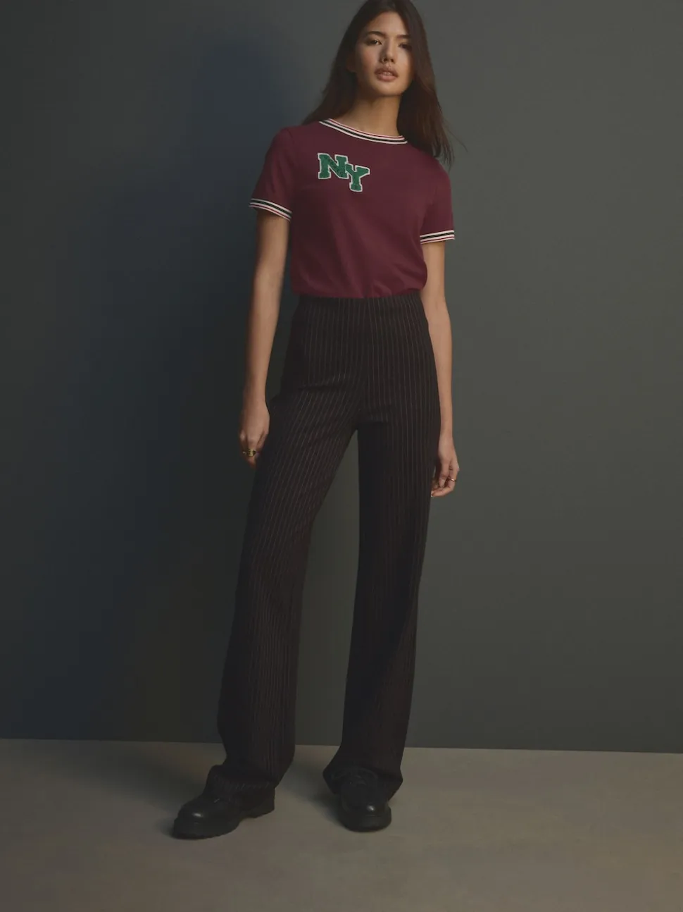 Zwart met krijtstreep - Smoothing Ponte Jersey Broek met Wijde Pijpen