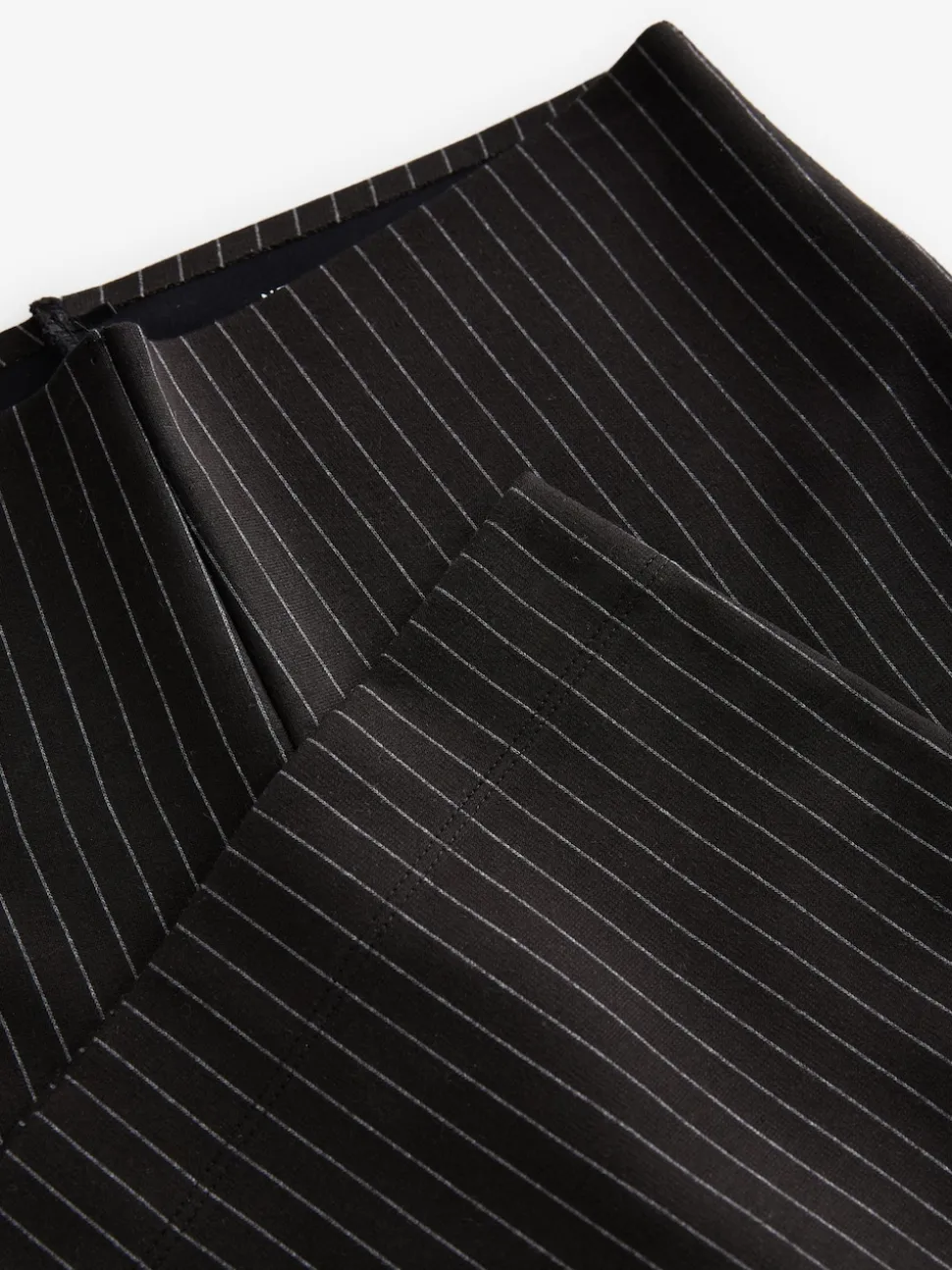Zwart met krijtstreep - Smoothing Ponte Jersey Broek met Wijde Pijpen