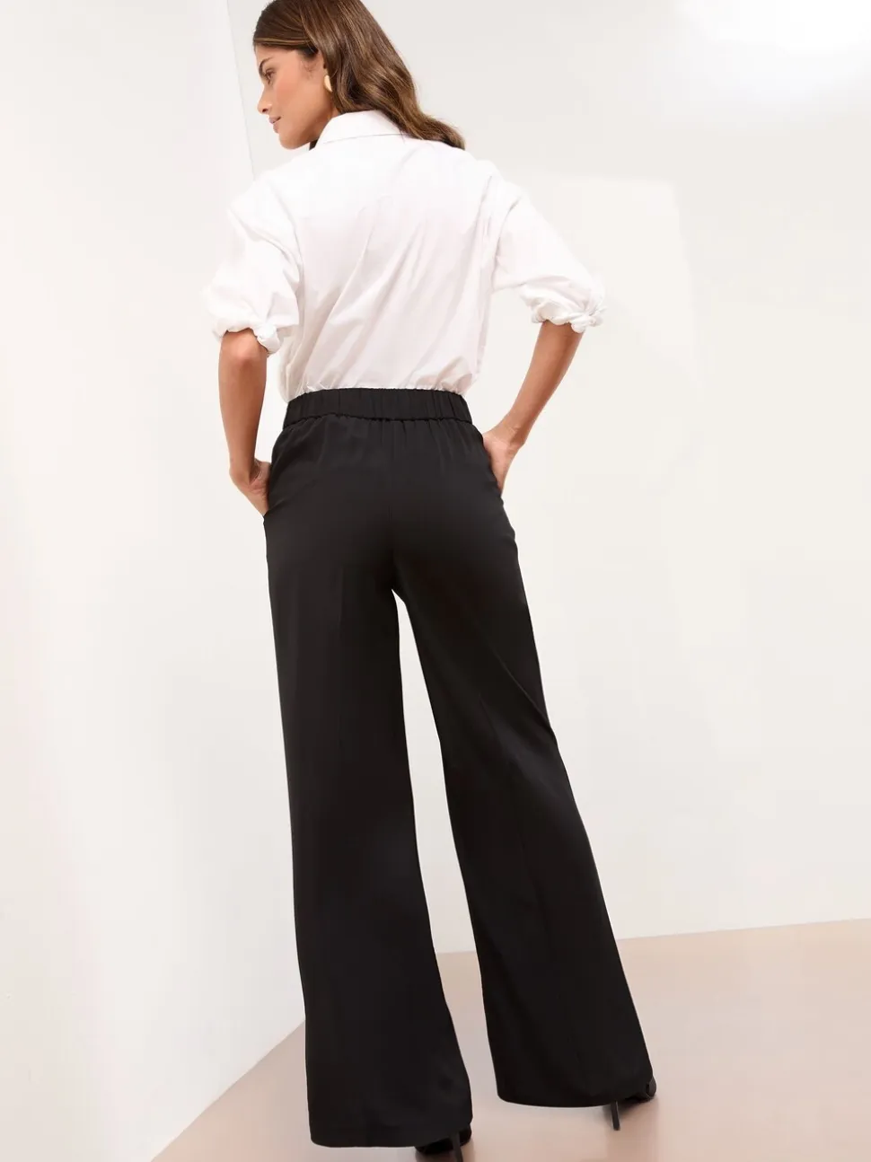 Zwart met riem - Wijduitlopende Lipsy broek