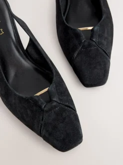 Zwart suède - Leren slingbackhakken met uitsnijdingen en hardwaredetails
