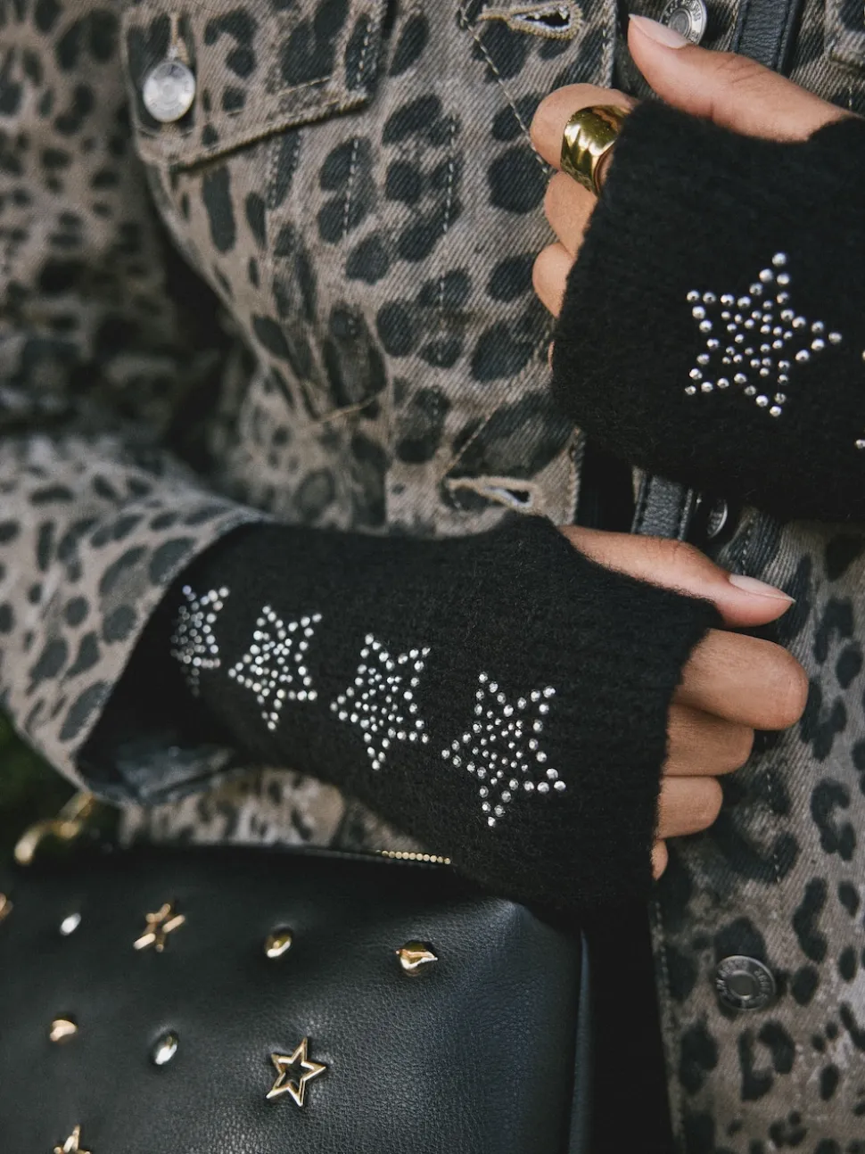 Zwart versierd met ster studs - Rockett St George Handwarmers