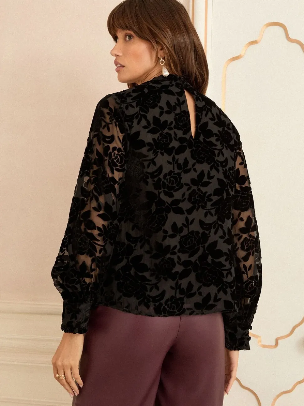 Zwarte fluwelen Devoré - Love & Roses blouse met lange mouwen en striksluiting