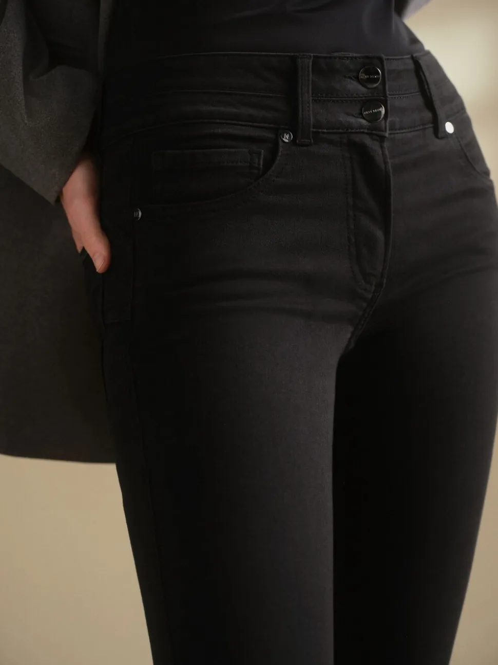 Zwarte wassing - Skinny jeans met verlengings- en afslankeffect