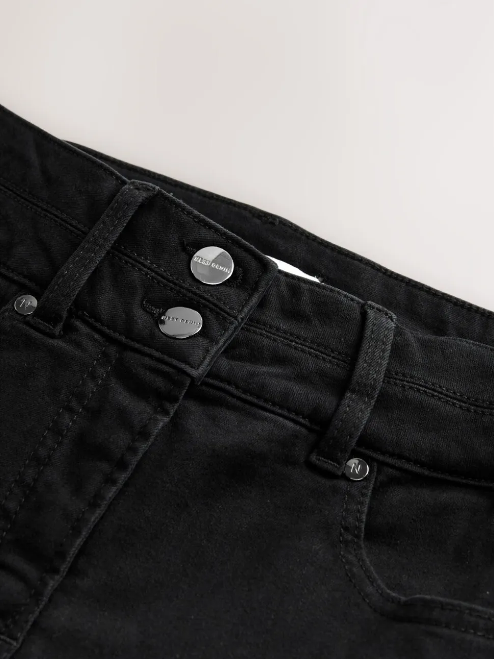 Zwarte wassing - Skinny jeans met verlengings- en afslankeffect