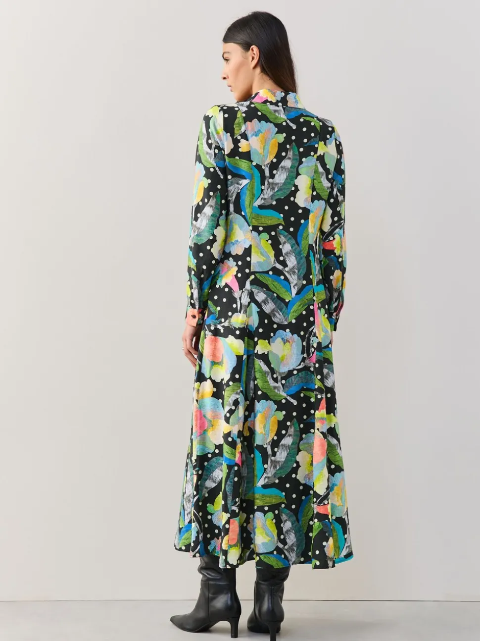 Zwart/meerkleurig met bloemenprint - Halflange overhemdjurk met lange mouwen
