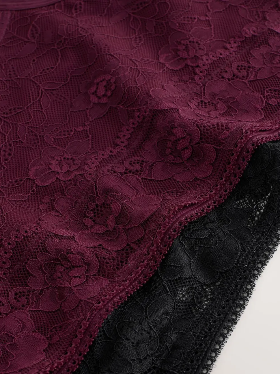 Zwart/paarsrood - All Over Lace Medium Flow Periode Knickers 2 Pack