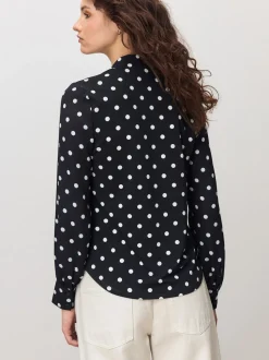 Zwart-wit met stippen - Blouse met V-hals en lange mouwen
