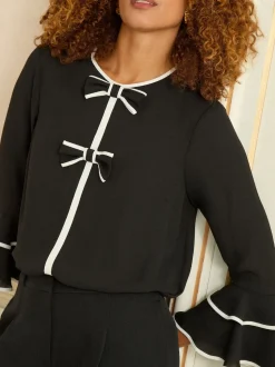 Zwart-witte strik - Love & Roses Crew Neck Pleated Flute Sleeve Blouse